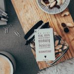 Geschenk für Prüflinge mit Studentenfutter und Glas.