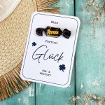 Eine Karte mit aufgeklebten Riesen-Bonbon und dem Text "Eine Riesen Portion glück für's Abitur".