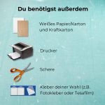 Du benötigst für das Basteln der Gutscheinkarte außerdem ein weißes Papier oder weißen Karton und einen Kraftkarton, einen Drucker, eine Schere und einen Kleber deinen Wahl (z.B. Fotokleber, Kleberoller oder Tesafilm).