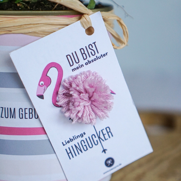 Geschenkanhänger mit einem Flamingo, auf dem steht "Du bist für mich der absolute Lieblingshingucker"