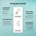 Produktvorteile der Tennis Gutschein zum Ausdrucken Vorlage: Last Minute Geschenk – unkompliziert daheim ausdrucken; Zeit statt Zeug – Kreatives Geschenk für gemeinsame Lieblingsmomente; Liebevoller Aquarellstil – zauberhaftes Design, das Lust auf mehr macht; Individuelle Verpackung – mit passenden Gutscheinkarten und -hüllen kombinierbar