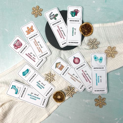 Adventskalender Vorlage mit traditionellen Weihnachtsgutscheinen – ideal für Plätzchenduft, Glühwein und Adventsrituale.