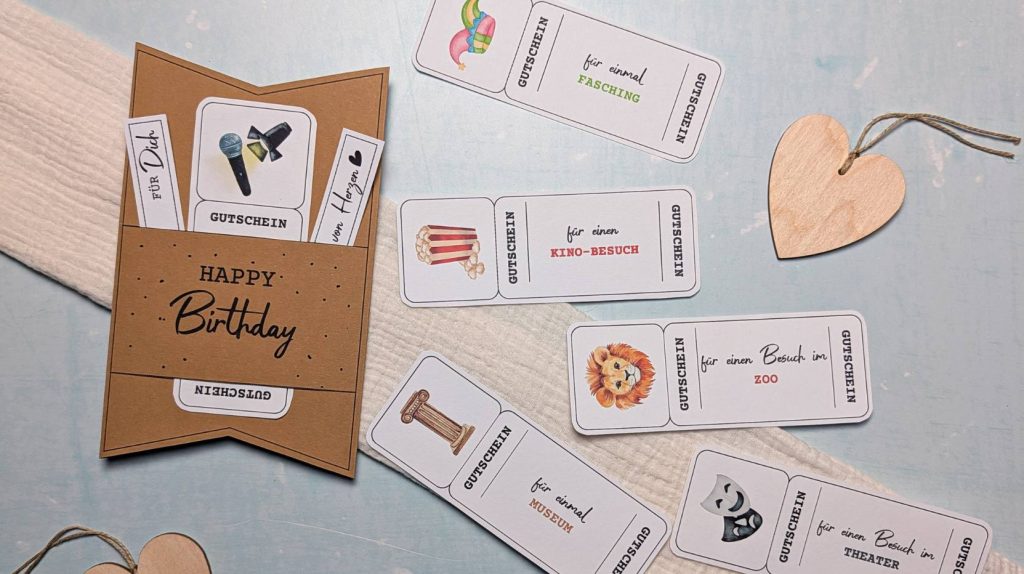 Zeitgutschein-Vorlagen für Kinder mit bunten Illustrationen wie Kino, Fasching oder Zoobesuch. Kreative Gutscheinideen zum Ausdrucken für Kinder und Familienzeit.