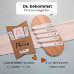 Individuelle Gutscheinverpackung mit persönlicher Note. Die Druckvorlage beinhaltet die Gutscheinhülle oder die Gutscheinkarte und 5 verschiedene Einstecker. Auf ihnen steht „Für Dich, Vielen Dank, von Herzen, zum Muttertag, Alles Liebe“.