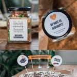 Quadratisches Einwegglas mit Doktor-Definition und personalisiertem Deckel „Du hast es geschafft“, daneben Caketopper mit „Herzlichen Glückwunsch“ und Jahreszahl – DIY Promotion Geschenk zum Basteln.