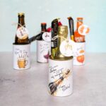 Verschiedene DIY Last Minute Geschenke aus Dosen für Sekt, Bier, Wein und Aperol Spritz übersichtlich arrangiert als kreative Geschenkideen.